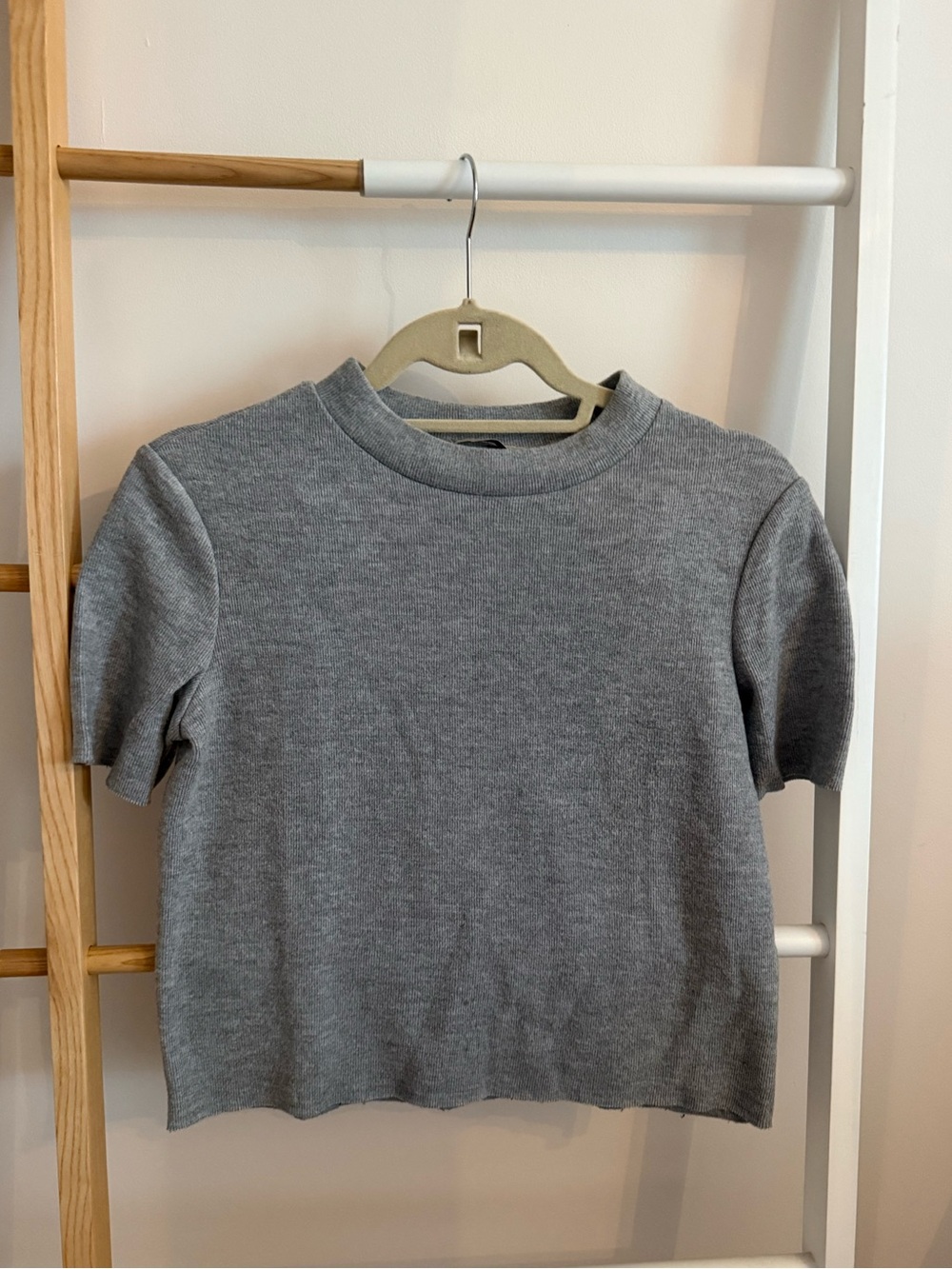 Zara Gray Short-Sleeve Crewneck Knit Top
